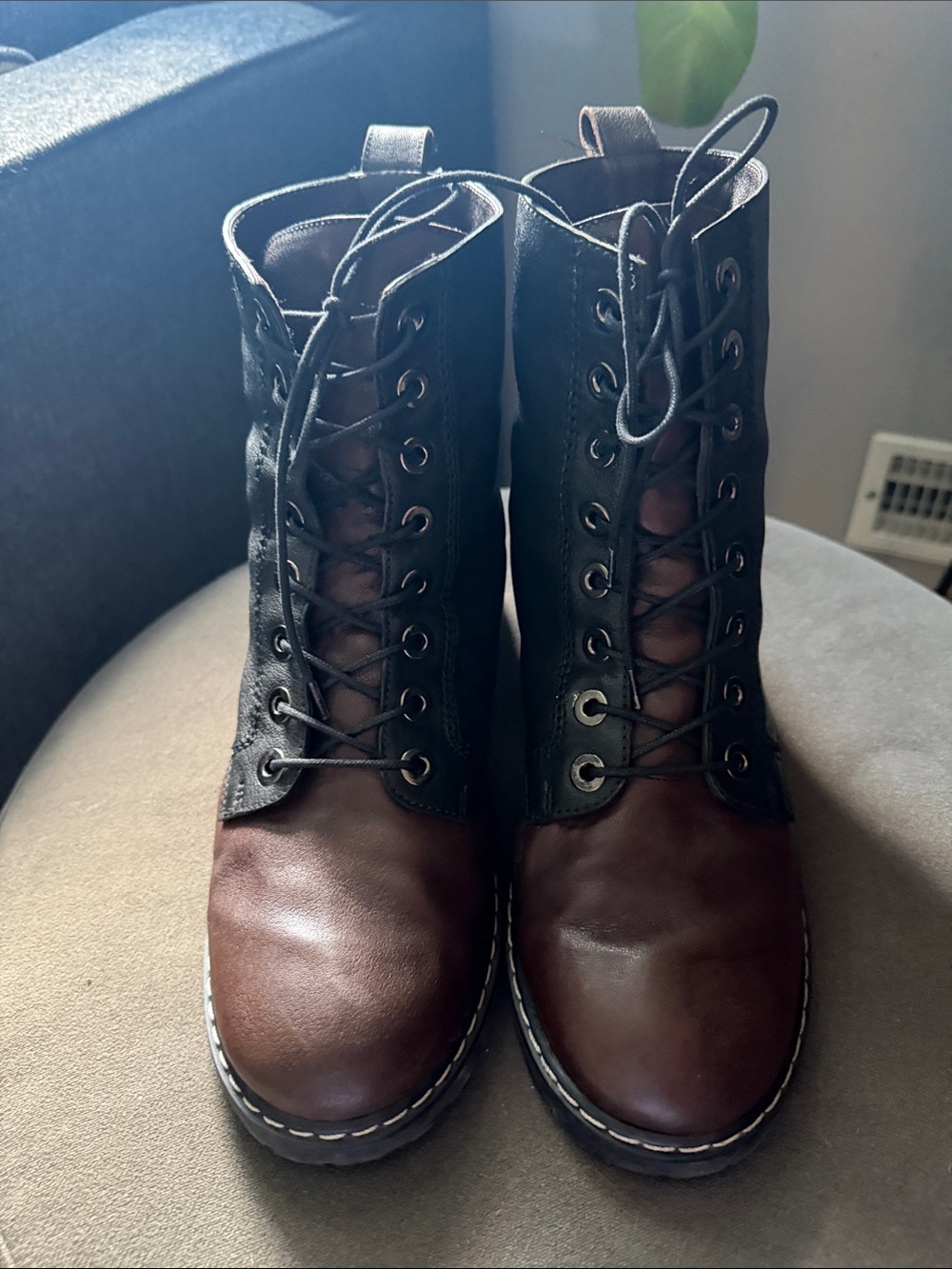 Vintage Stuart Weitzman Black & Brown Combat Leather Lace-Up Boots Womens 9 - Picture 2 of 11